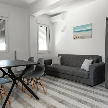 The Tree Santorini * Perissa (Santorini)