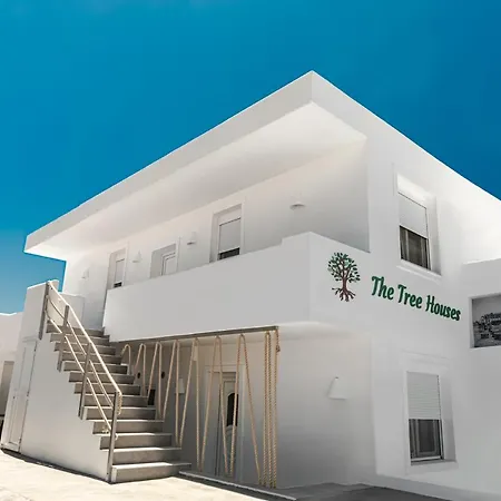 The Tree Santorini * Períssa