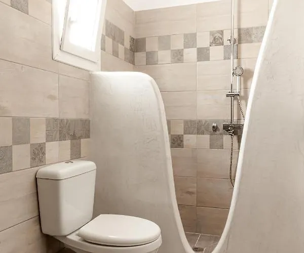 The Tree Santorini * Perissa (Santorini)