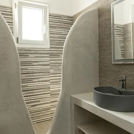 The Tree Santorini * Perísza