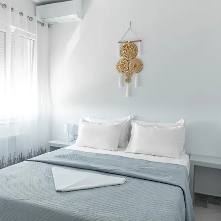 The Tree Santorini * Perissa (Santorini)