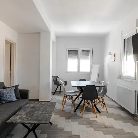 The Tree Santorini * Perísza