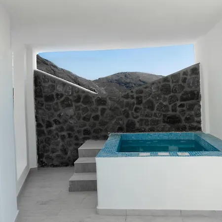 The Tree Santorini * Perissa (Santorini)