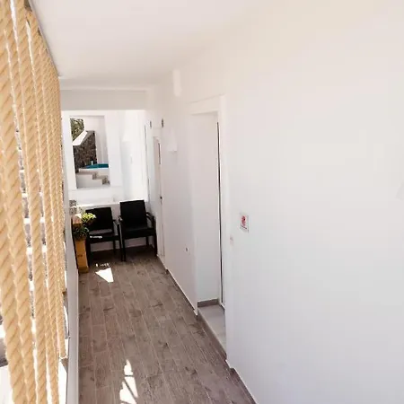 Nyaraló The Tree Santorini *