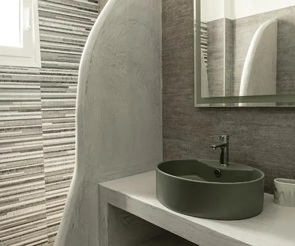 The Tree Santorini Tatil Evi *