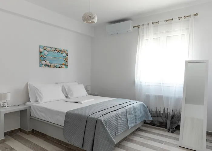 The Tree Santorini Tatil Evi *