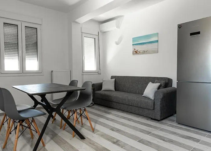 The Tree Santorini * Perissa (Santorini)