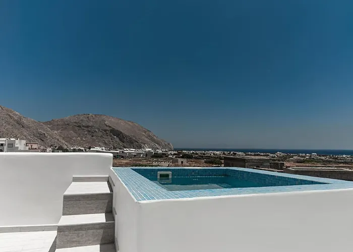 The Tree Santorini * Perissa (Santorini)