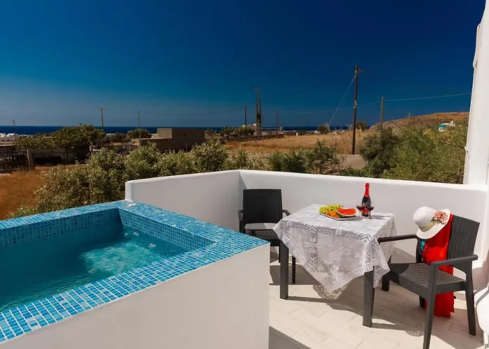 The Tree Santorini Tatil Evi *