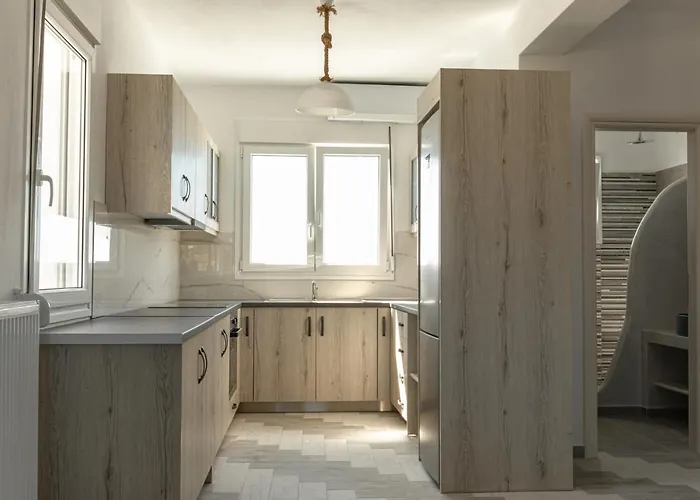 The Tree Santorini Vakantiehuis Perissa (Santorini)