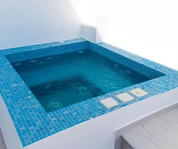 The Tree Santorini * Perissa (Santorini)